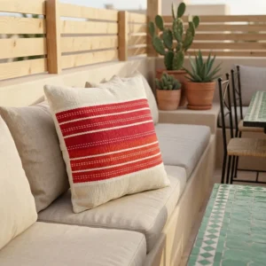 Handgemachter Kissenbezug Siena Orange Rot Creme von Elly Living mit Streifenmuster auf weißem Hintergrund