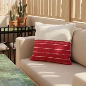 Handgemachter Kissenbezug Mira Koralle Creme von Elly Living mit modernem Streifenmuster