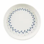 Handgefertigter Porzellanteller Selin Weiß Blau von Elly Living mit blauem Kranzmotiv und Punktdetails