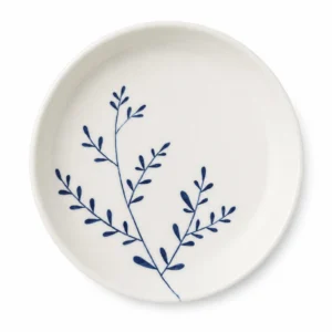 Home Handgefertigter Porzellanteller Eira Weiß Blau von Elly Living mit blauem Zweigmotiv