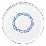 Handgefertigter Porzellanteller Blätterkranz Weiß Blau verkauft von Elly Living mit blauem Kranzmotiv